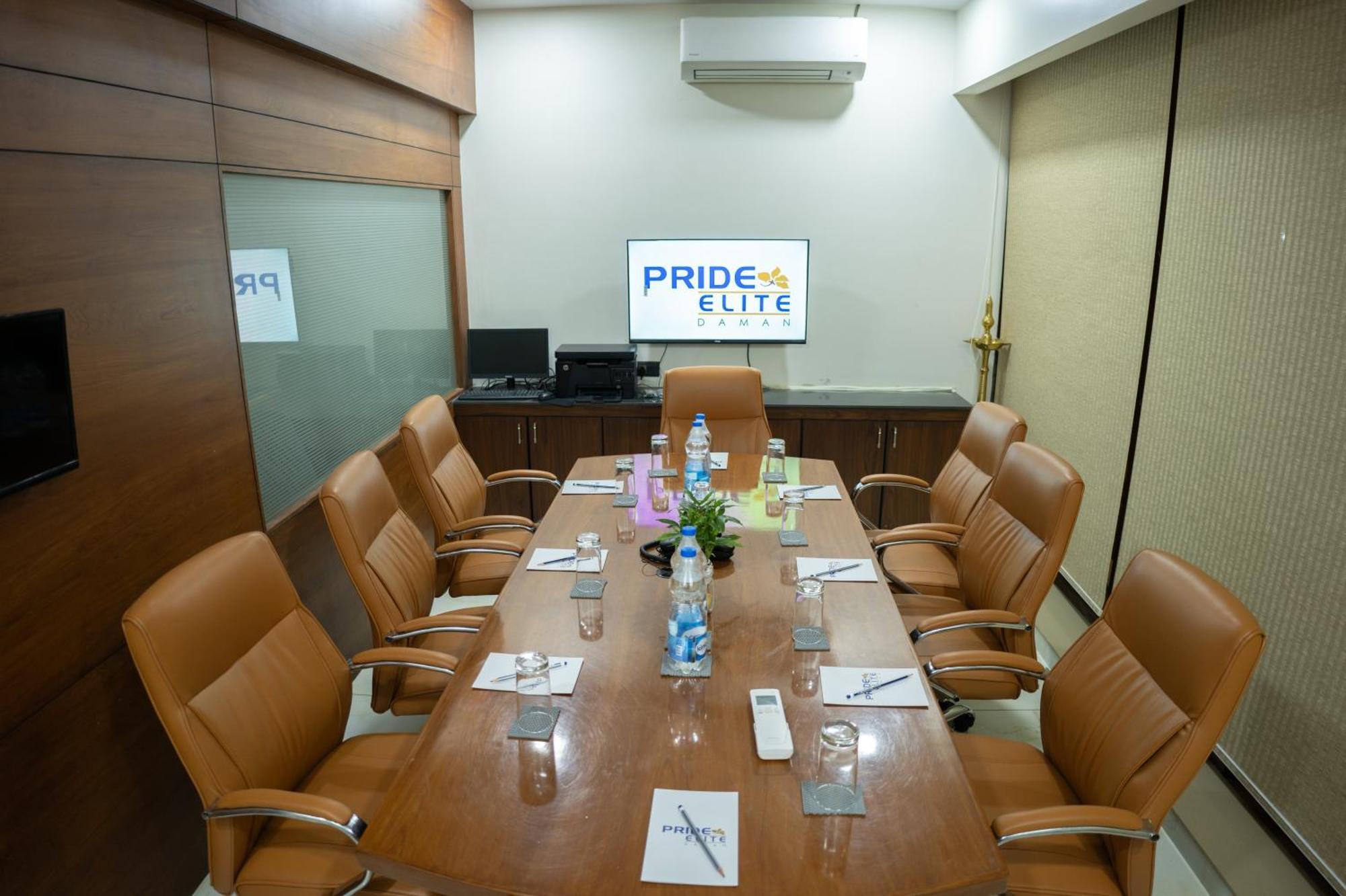 Pride Elite, Daman Ξενοδοχείο Εξωτερικό φωτογραφία